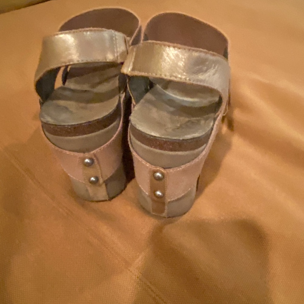 shoes - Picture 3 of 4